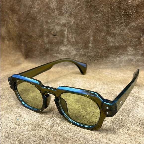 City Girl Vintage Style Green Transparent Frame Sunglasses - Picture 9 of 9
